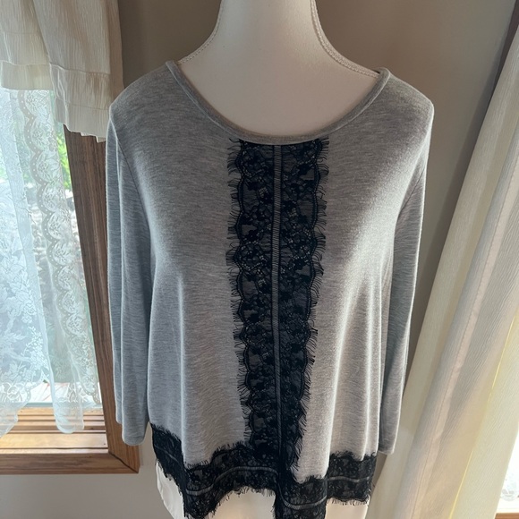 Talbots Petites Large Top, pretty gray, cream with black fringed lace - Picture 6 of 11
